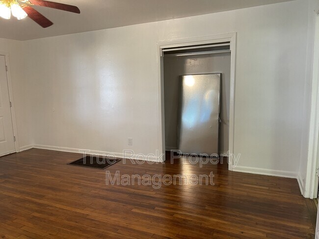 Foto del edificio - 403 W 13th