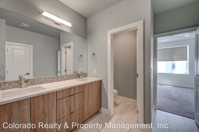 Building Photo - 2 br, 2.5 bath House - 1821 Irving Street ...