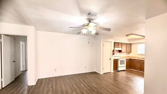 Foto del edificio - 16354 Villaret Dr