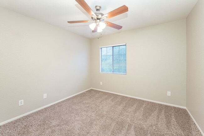 Building Photo - 6417 Pine Willows Ct