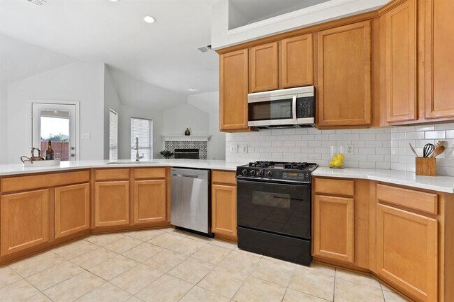 Foto del edificio - 2401 Wagonwheel Dr