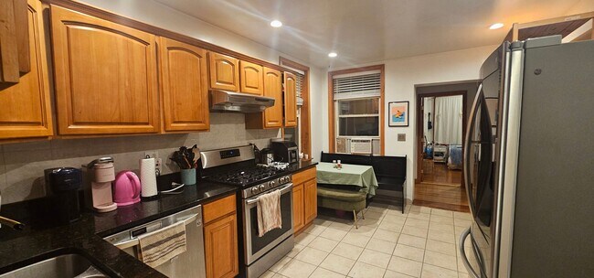 Building Photo - Popular Sorority Choice!  See Youtube Video Tour! Multi Year Stay Preferred near BU!  Huge Rooms