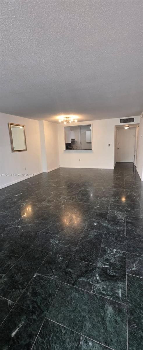 Building Photo - 2016 Bay Dr