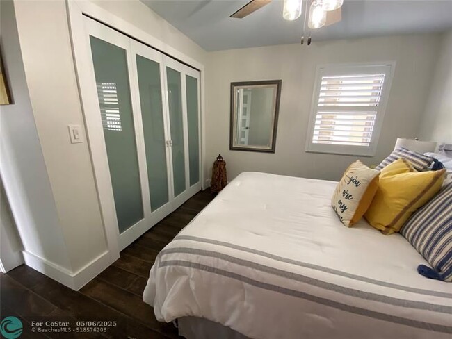 Building Photo - 10044 S Ocean Dr