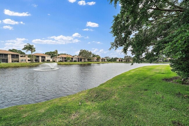 Building Photo - 6866 Briarlake Cir