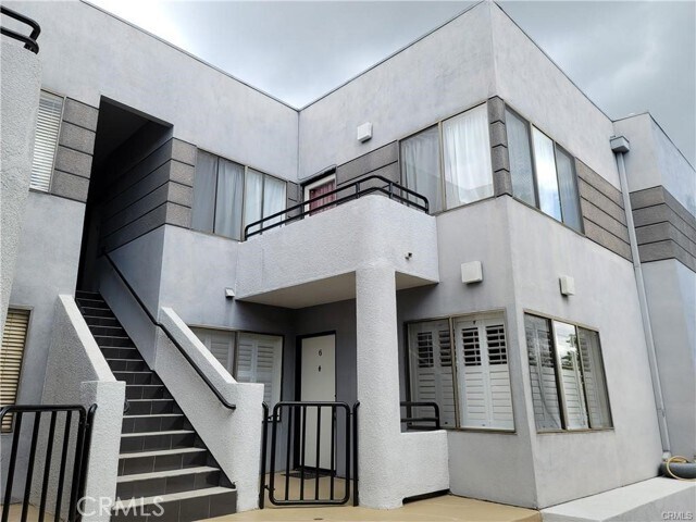 Foto del edificio - 360 S Los Robles Ave