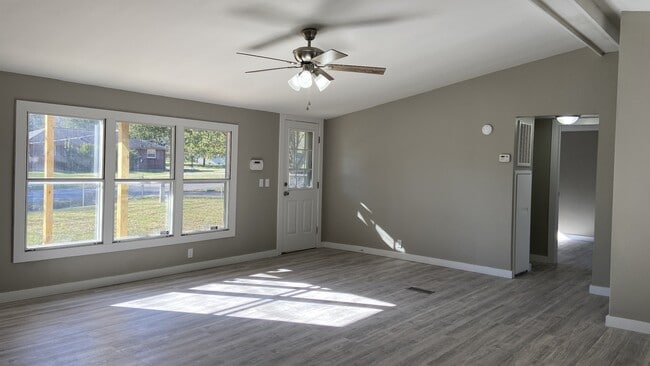 Building Photo - 105 Fannin Dr