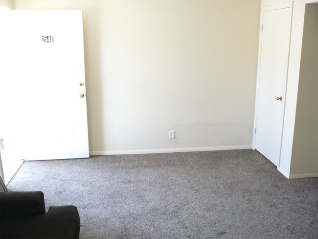 Building Photo - 3 S 400 E