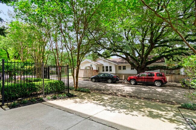 Foto del edificio - 4906 Mt Vernon St