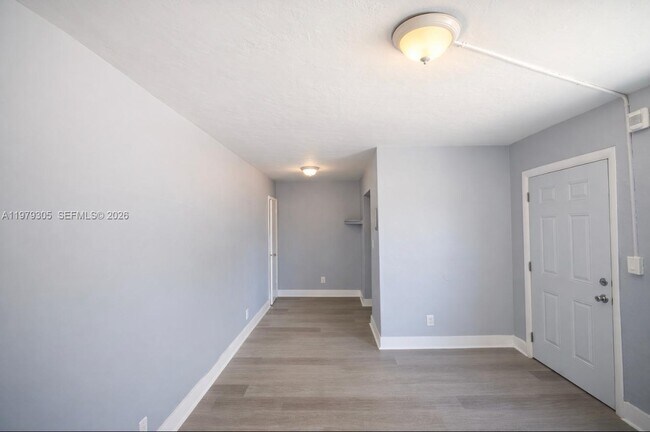 Foto del edificio - 6080 W Flagler St