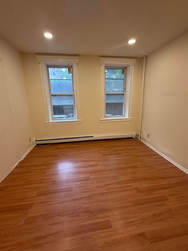 Building Photo - 14 65th St