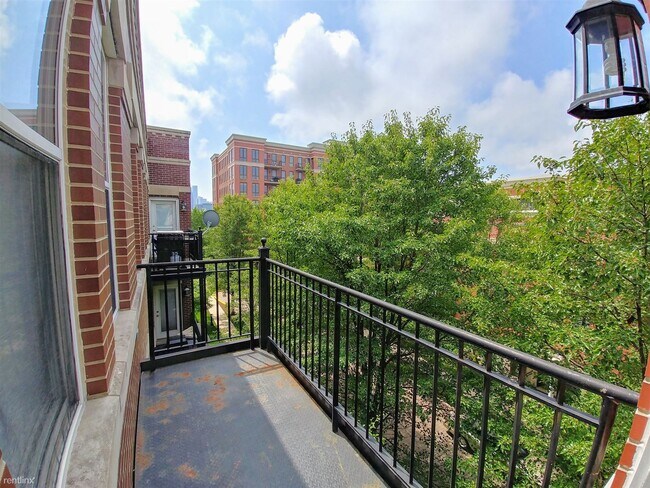 Building Photo - 2 br, 2 bath Condo - 1235 N Orleans St