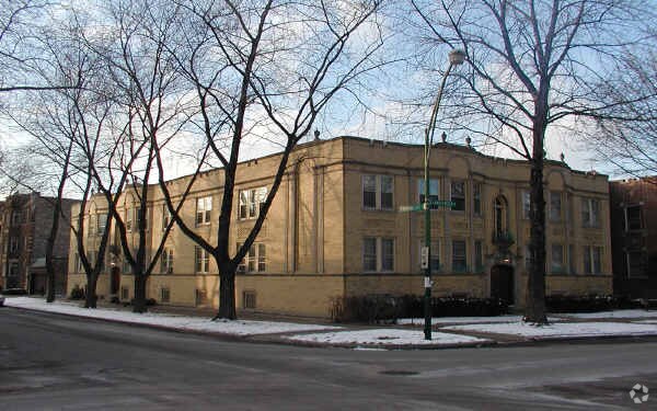 Primary Photo - 5800 N Maplewood Ave