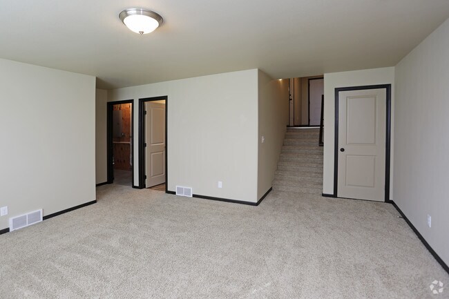 3HAB, 3BA - 2,000 ft² - Evelyn Acres & Town Square Townhomes