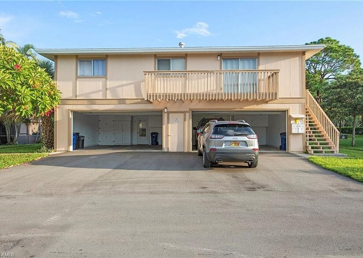 2 Bedroom Condo with One Car Garage - 2 Bedroom Condo with One Car Garage