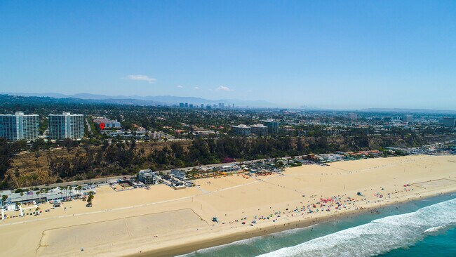 Foto del edificio - 132 San Vicente Blvd