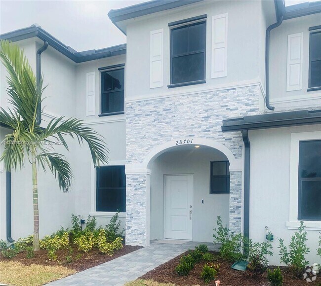 Historic Downtown District Apartments under 500 Homestead, FL 3