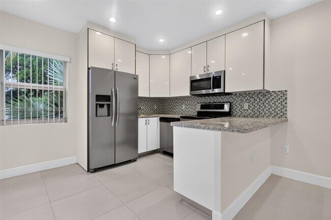 Foto del edificio - 12800 NE 11th Ave