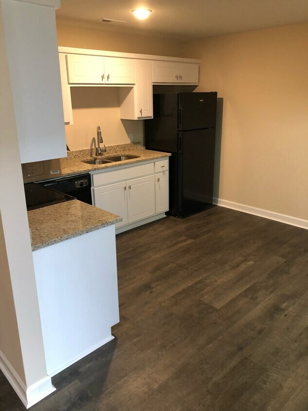 kitchen - 1150 Cross Creek Cir