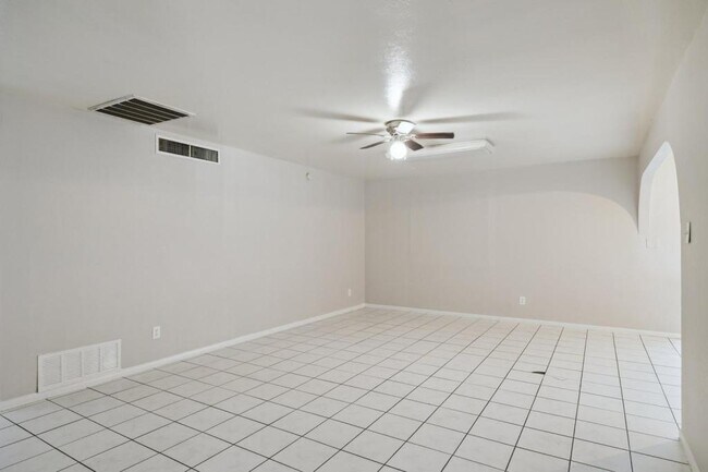 Building Photo - 3343 W Palmaire Ave