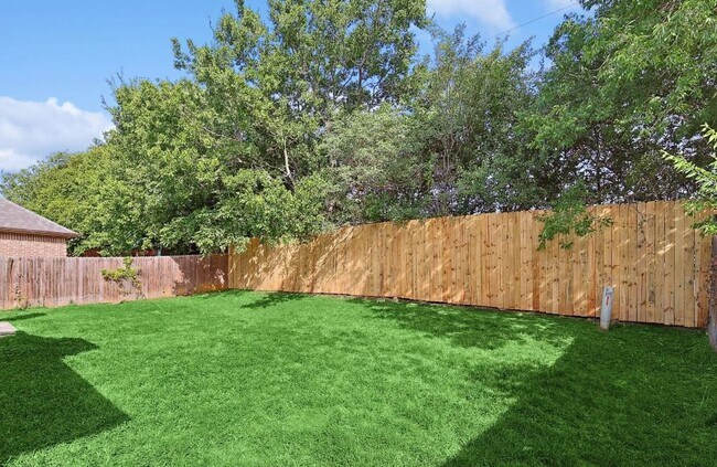 Building Photo - 1320 Maple Terrace Dr