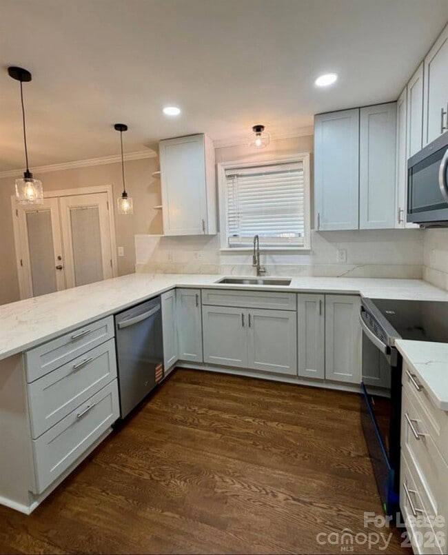 Building Photo - 4201 University Dr