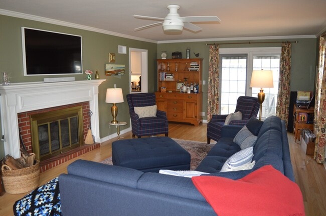 Foto del edificio - 7002 Hubbard Ave