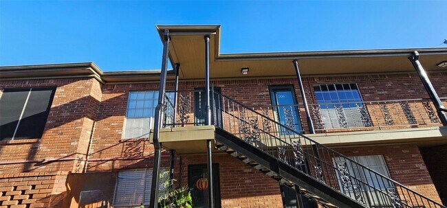 Foto del edificio - 11550 Chimney Rock Rd