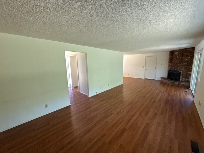 Foto del edificio - 1809 Wallace Rd NW