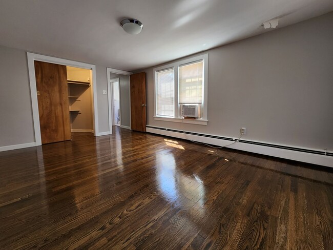 Building Photo - 122 S Lippincott Ave
