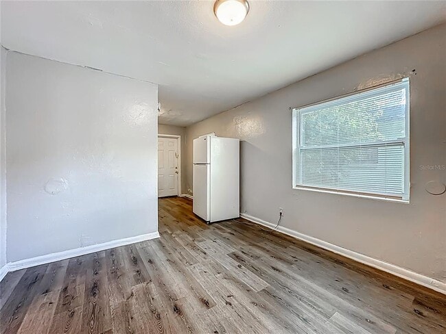 Building Photo - 1546 Ella St