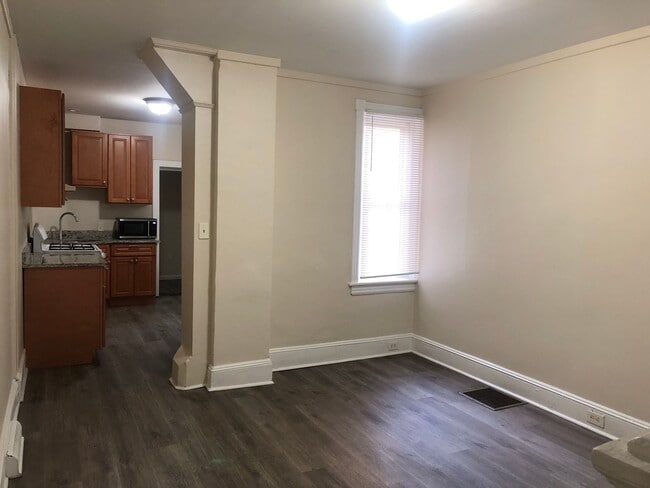 Building Photo - Fantastic 2 Bedroom/2 Bath Home! Recently Renovated Kitchen & Baths!