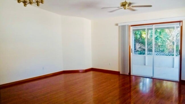 Building Photo - 2 Bed / 2 Bath Duplex Unit in Port Orange