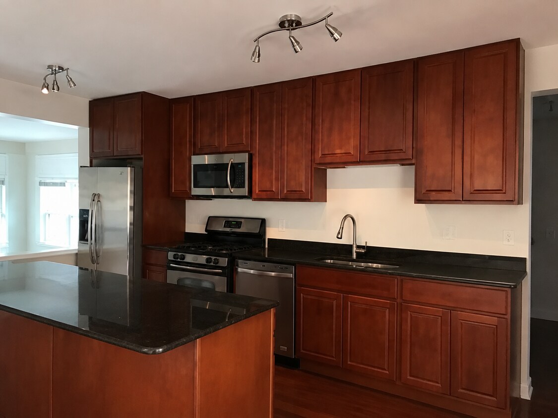 Foto del edificio - 8943 Ewing Ave