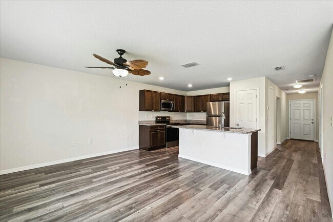Building Photo - 29 Lloshire Path, Unit A