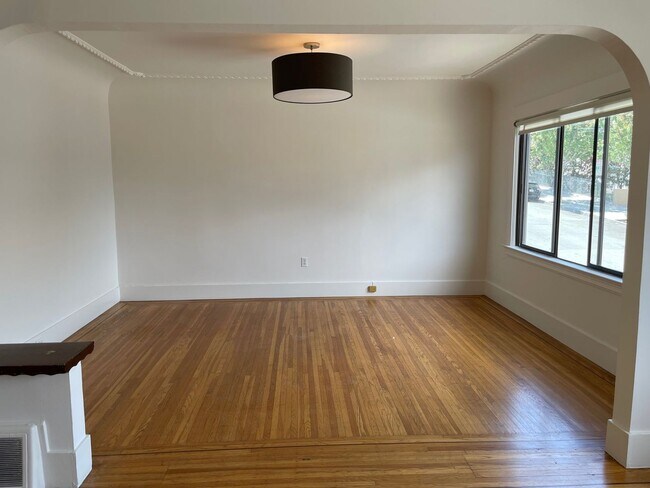 Foto del edificio - 2 BR / 1 BA Single Family Home, Hardwood F...