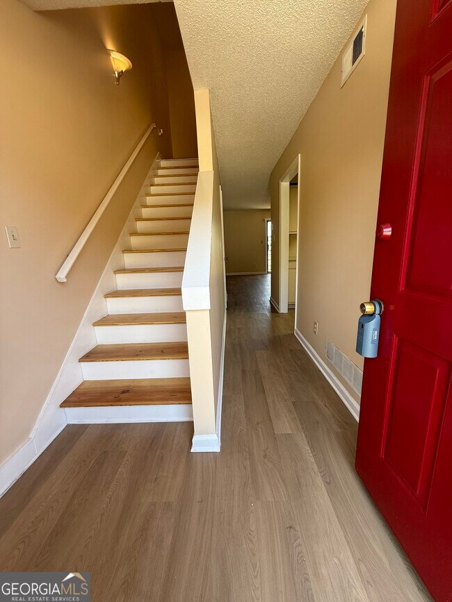 Foto del edificio - 3730 Old Flowery Branch Rd
