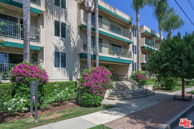 Building Photo - 4501 Cedros Ave