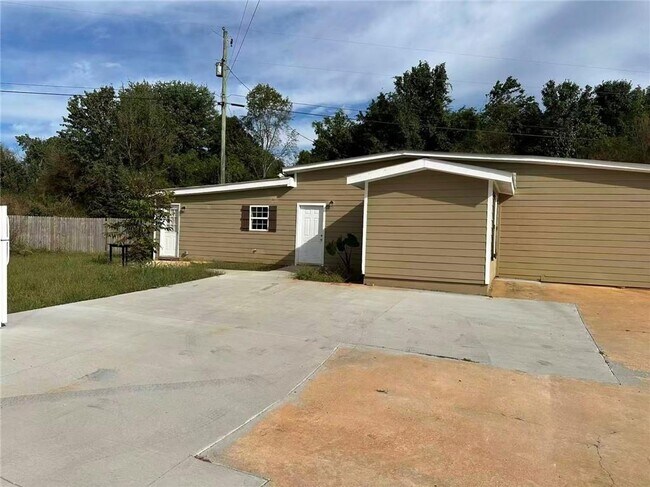 Building Photo - 5755 Parks Rd