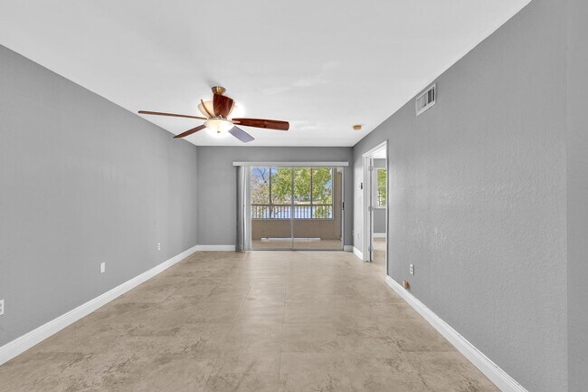 Foto del edificio - 2820 N Oakland Forest Dr