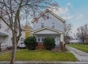 Building Photo - 8009 Vineyard Ave