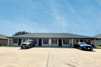 Building Photo - 3401 N Inspiration Rd