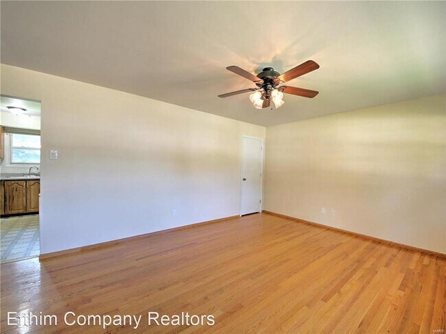 Building Photo - 3 br, 1.5 bath House - 744 Mary Jo Lane