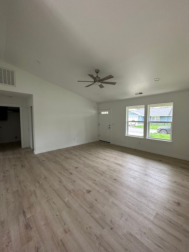 Building Photo - Brand New 3 Bed 2 Bath Home In New Sutherl...