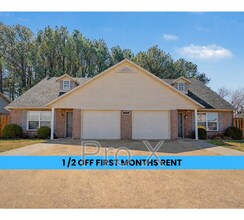 Building Photo - 3403 SW Victoria Pl