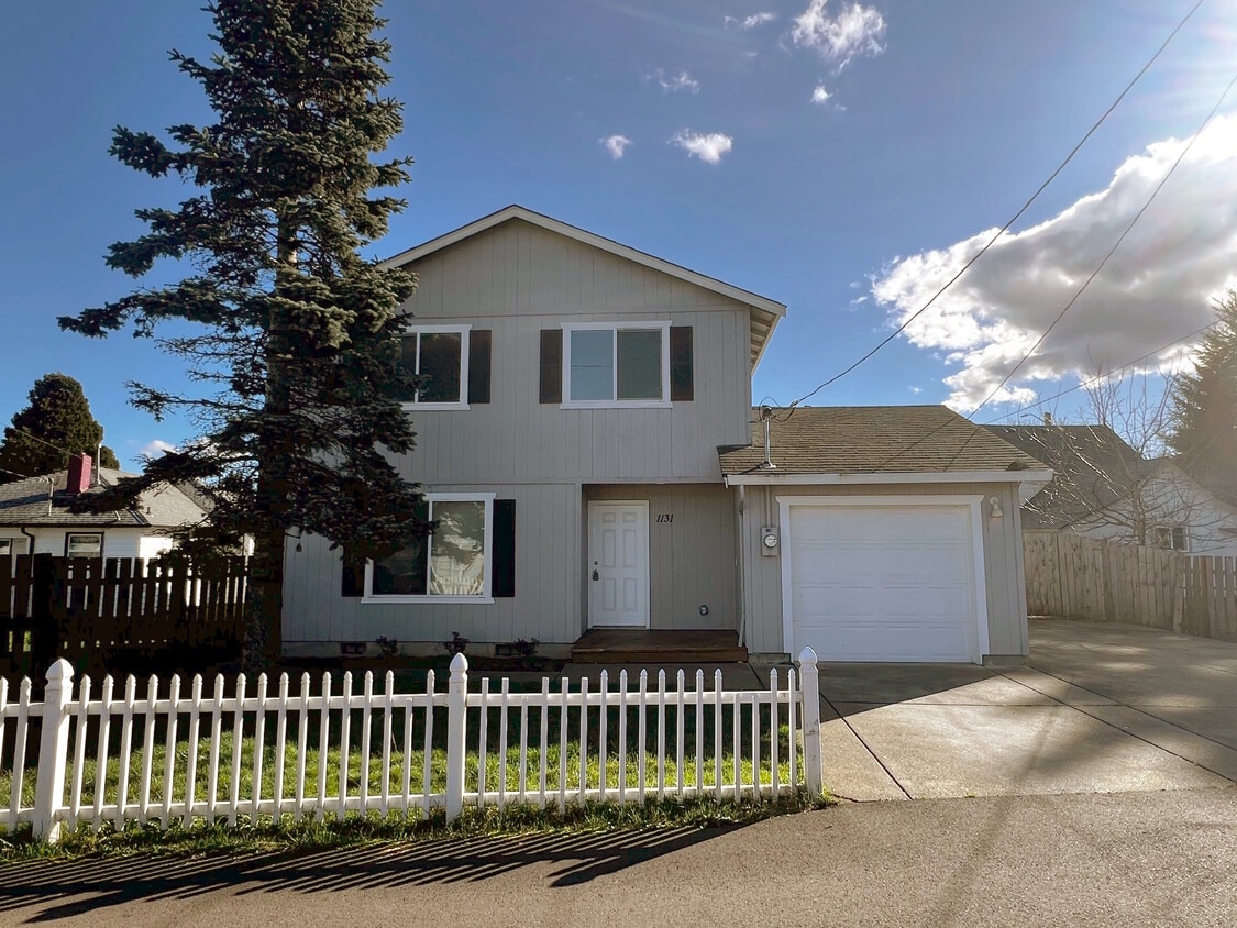 Foto principal - 1131 2nd St NW