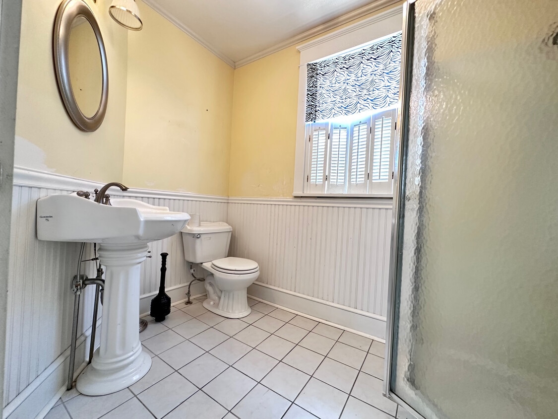 Primary Photo - 1326 E Washington St