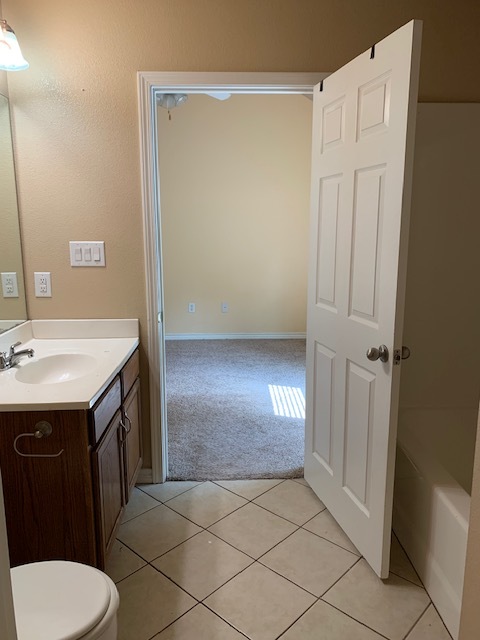 Building Photo - 5720 Shadowbend Cir W