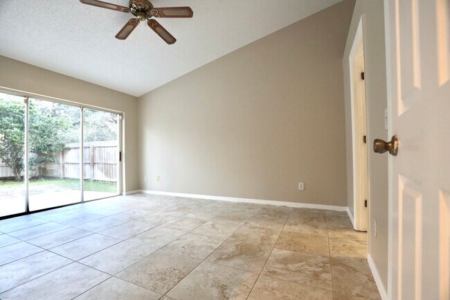 Foto del edificio - 464 Wexdon Ct