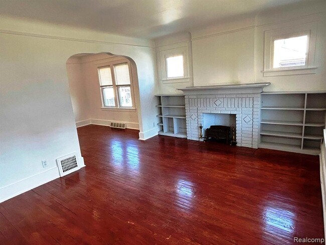 Building Photo - 6433 Yinger Ave